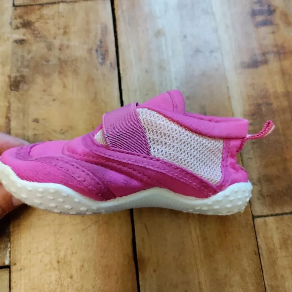 Koala kids size 6 water shoes girls pink summer vacation beach